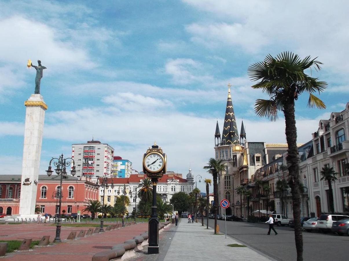 Old Batumi Appartement Buitenkant foto